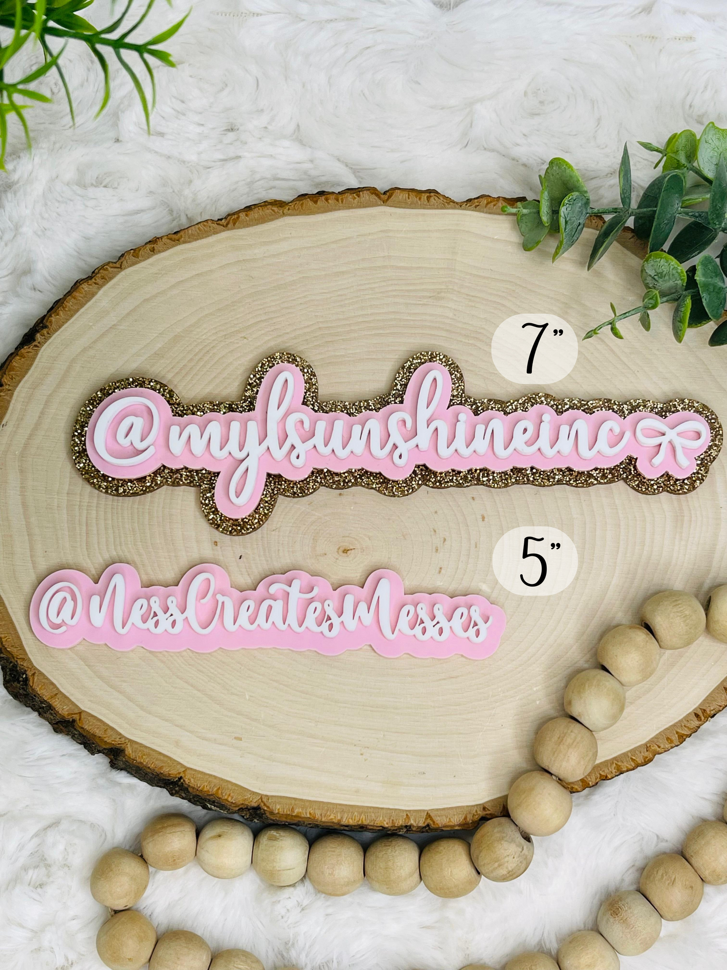 coparacion side by side of 2 diferent sizes of acrylic 3D watermark and comparision between 2 and 3 layers of acrylic